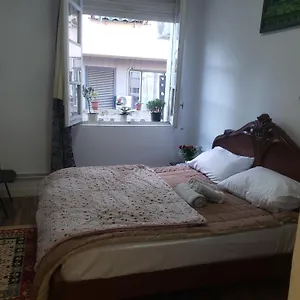 Oakland Hostal Tirana